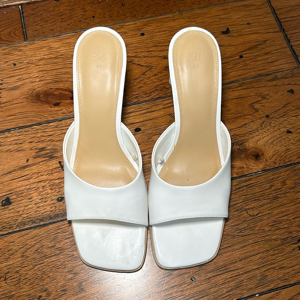 H&M Open-Toe Wedge Sandal in White, Size 40 (9)